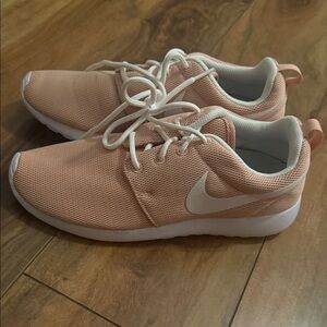Nike Women's Peach and White Sneakers